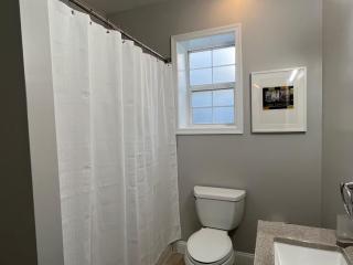 25 Lux Room 5 - 2 Queen Beds, Shared Bathroom - Nonsmoking - 6