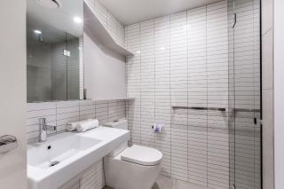 Bright & Cozy CBD Apartment - 6