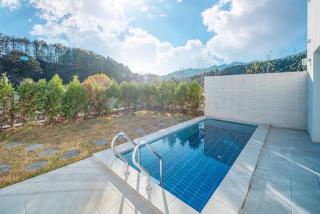 Chuncheon Interstellar Pool Villa - 6