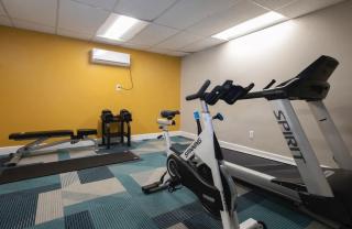 Quiet 2 BR APT - Near Hospitals - Free WiFi - 3