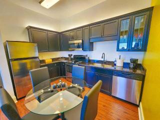 30A Inn & Suites Uptown King Suite - 4
