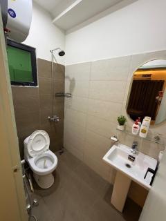 Elegant & Cozy Stay, Prime Location - 5