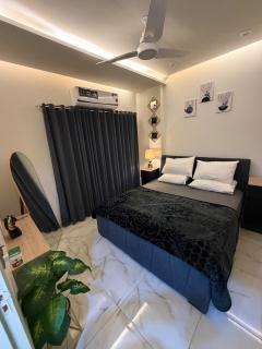 Elegant & Cozy Stay, Prime Location - 0