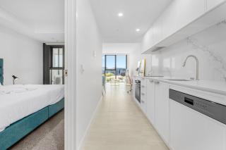 City Heart 1-Bedroom Steps from Lake with Parking - 5