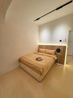 现代极简奶油风设计民宿 Parit Raja - 3