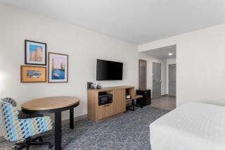 Hampton Inn & Suites Chicago Deer Park - 1