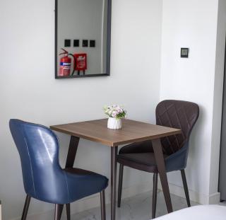 Pool View Studio in Masdar - 4