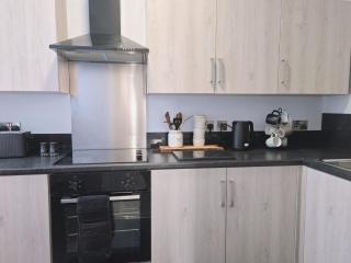 Beautiful Studio Flat, with Parking, Central location - 5