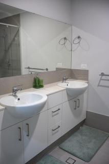 Sea Breeze Beach House - Secret Harbour - 6