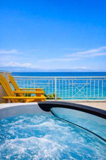 Derveni Seaside Apartments - Deluxe Sea View Penthouse Jacuzzi-BBQ & Groundfloor Garden View Apartment - 3