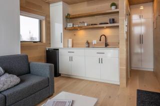 Jolie Vie Wellness Retreat, Metal Tiny Home #3 - 6