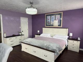 Spacious Family Home with Pool, Hot Tub, Fast Wifi - 5