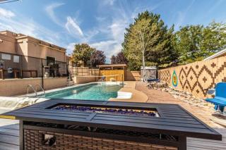 Spacious Family Home with Pool, Hot Tub, Fast Wifi - 4