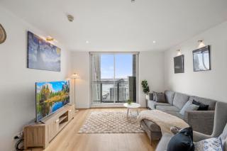 Luxury SKY at CBD Stunning Views with Pool, Gym and Parking - 0