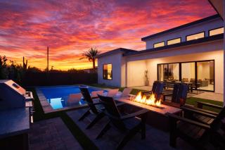 Luxe - Solstice Retreat - Heated Pools - 2 Homes - 6