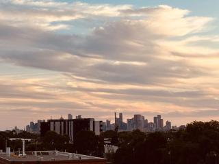 Bellview Bright Balcony City View 50m to Train Station - 9