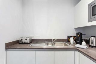 Spacious & Bright 1 Bed Apartment in Birmingham - 7