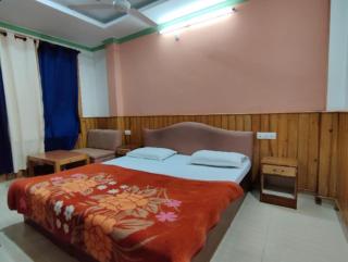 The Hill Town Hotel - 4