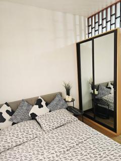 Paseo Verde Las Pinas - Sleeps 2 Adults 2 Children - 1