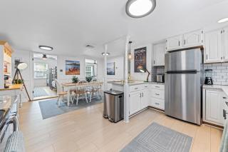 Blissful Serenity - Walk to Lake Milton with Hot Tub - 1