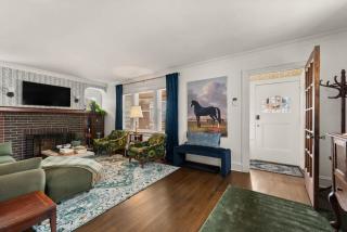 Hot Tub - Game Room - Chic & Spacious - Sleeps 10 - 4