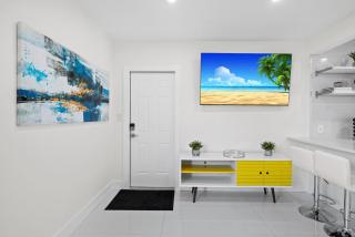 Walkable 1BR Apt near Las Olas - Fast WiFi & AC - 8