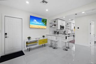 Walkable 1BR Apt near Las Olas - Fast WiFi & AC - 3