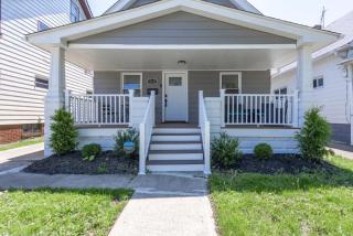 Renovated and Professionally Designed 3Bed Home - Euclid - 5