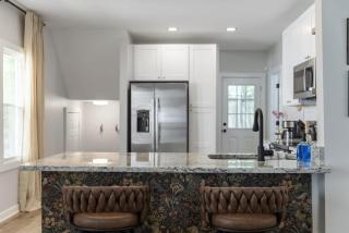 Renovated and Professionally Designed 3Bed Home - 7