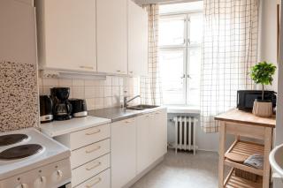 Bright Spacious 5 BR Apartment in the Center - 1