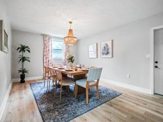 Pool - Hot Tub - Game Room - Remodeled - Sleeps 10 - 8