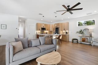 Modern Mount Dora Escape Style and Sunshine home - 4