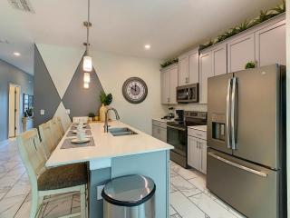 Superb 5BR Townhouse with Waterpark & Private Pool - 4