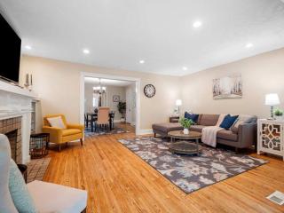 Cleveland 3 Bedroom, 10 Mins to Downtown - 5