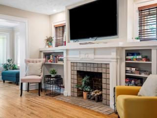 Cleveland 3 Bedroom, 10 Mins to Downtown - 3