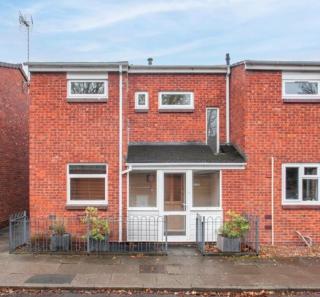 Cosy 3BR Home in Redditch - Sleeps 6 - 5