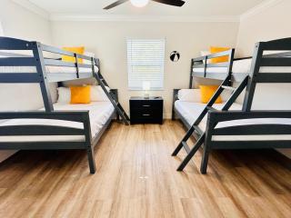 4 Bed Private Home with Pool, 7 Min to Beach and Golf - 3