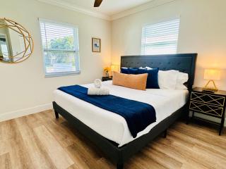 4 Bed Private Home with Pool, 7 Min to Beach and Golf - 4