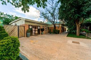 Victoria Falls Premier Lodge - 9