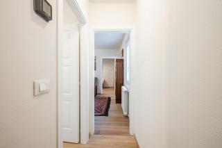 Refined penthouse in front of Osteria Francescana - 1