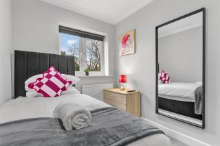 Spacious 5 bed house-Contractors-2 & half baths-Parking - 1