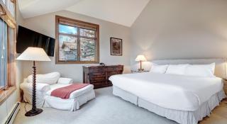 Cozy Mountain 4-Bedroom Retreat in Arrowhead Village townhouse - 7