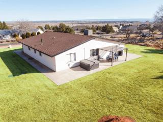 Newly Updated family Home w Hot Tub Near Zion & Bryce - 6