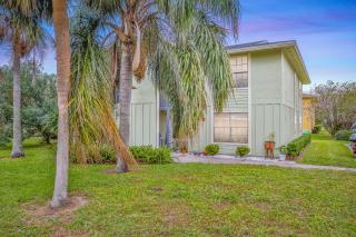 Colorful condo w/shared pool, free WiFi, central A/C - close to the beach - 6