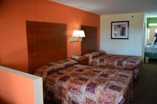 Royal Inn & Suites - 8