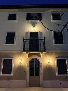 SUNFLOW Luxury Suites - 3