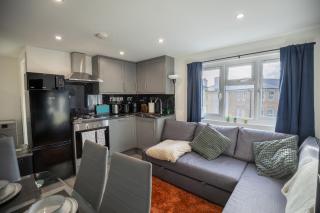 Cozy 2 Bed Flat in Town Centre - 4