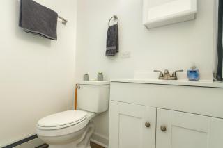 Chic 2BR Retreat Near OHare Free Parking - 9