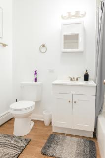 Bright 2BR Near OHare, Comfortable, Cozy - 2