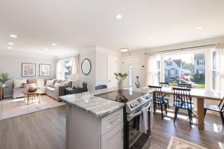 Remodeled 4 Bedroom With a Game Room - 9